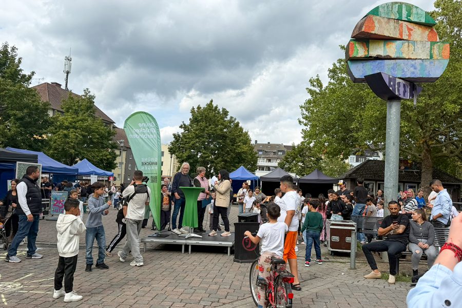 Der Blaue Tisch beim Stadtteilfest in Altenhagen