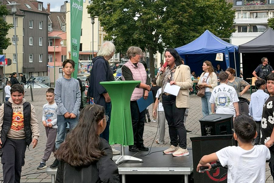 Der Blaue Tisch beim Stadtteilfest in Altenhagen