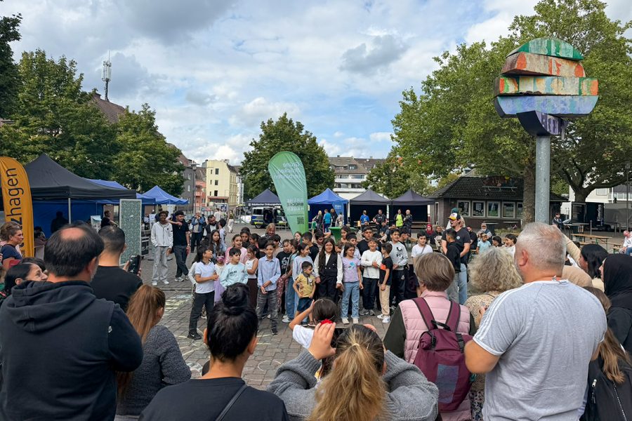 Der Blaue Tisch beim Stadtteilfest in Altenhagen