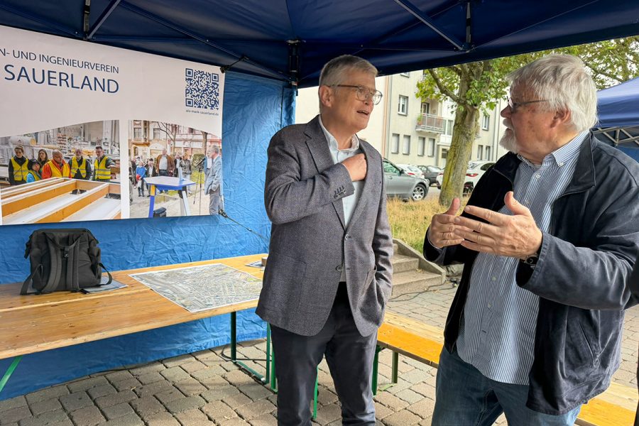 Der Blaue Tisch beim Stadtteilfest in Altenhagen
