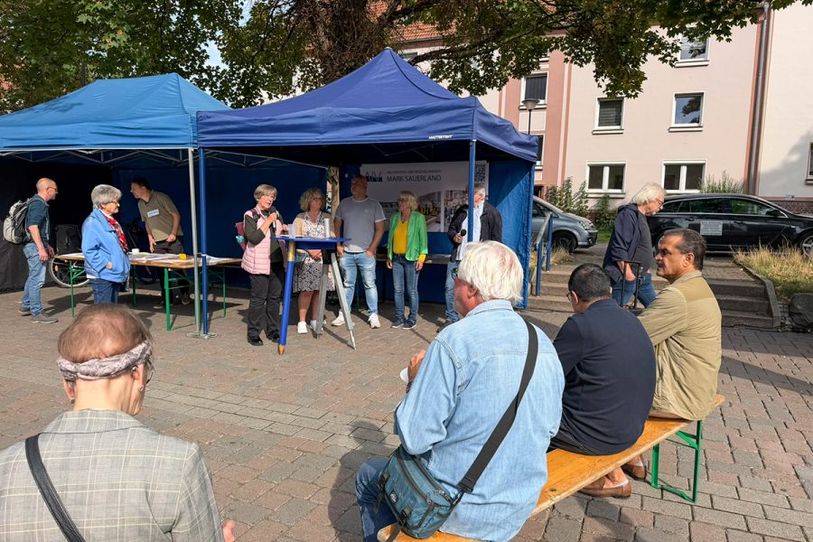 Der Blaue Tisch beim Stadtteilfest in Altenhagen