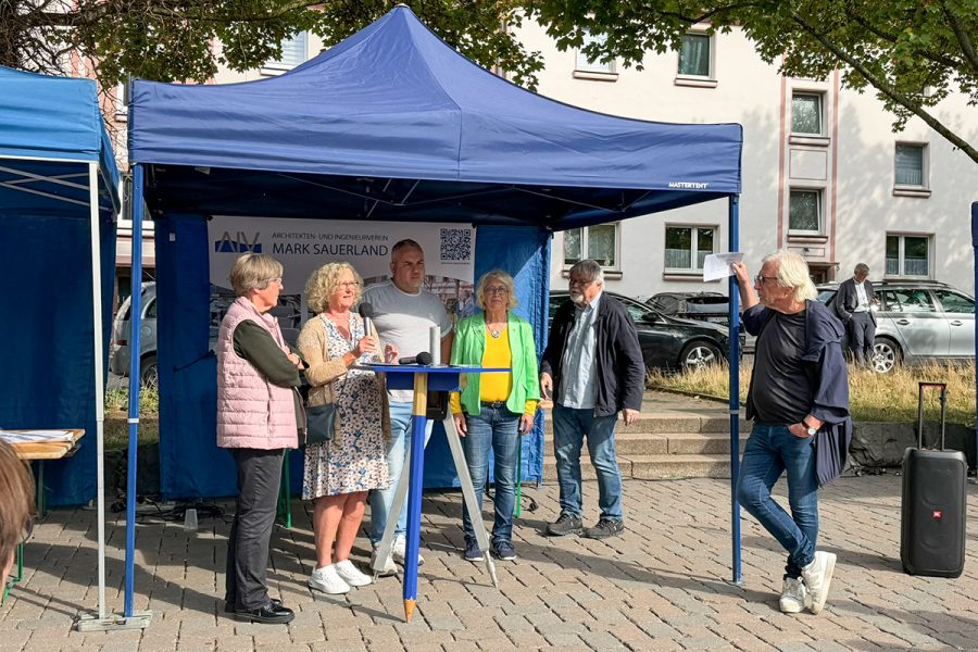 Der Blaue Tisch beim Stadtteilfest in Altenhagen