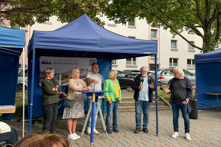 Der Blaue Tisch beim Stadtteilfest in Altenhagen